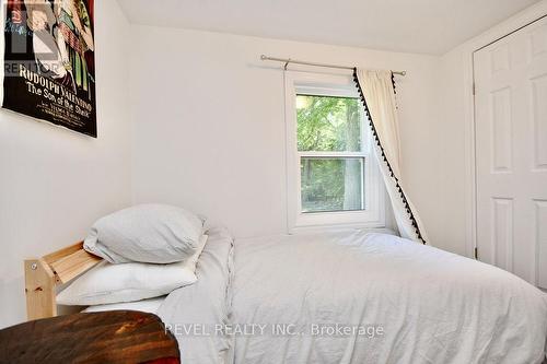 39 Domar Road, Tiny, ON - Indoor Photo Showing Bedroom