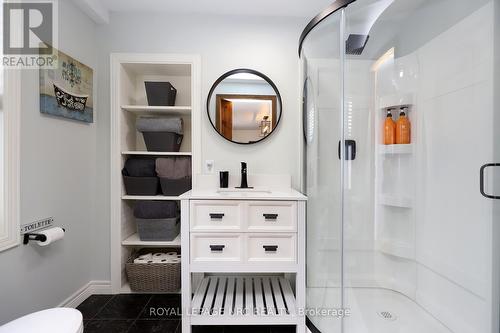 1 John Avenue, Brant, ON - Indoor Photo Showing Bathroom