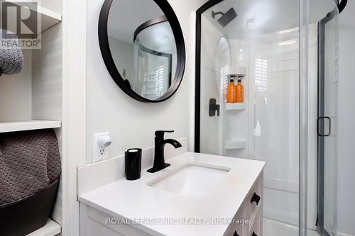 1 John Avenue, Brant, ON - Indoor Photo Showing Bathroom