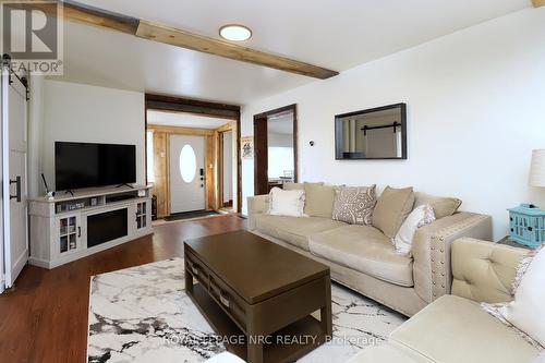 1 John Avenue, Brant, ON - Indoor Photo Showing Living Room