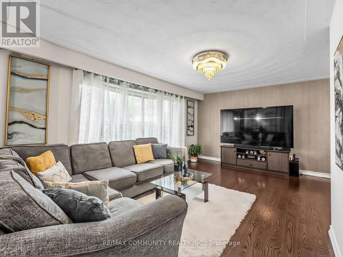 1397 Charles Drive, Burlington, ON - Indoor Photo Showing Living Room