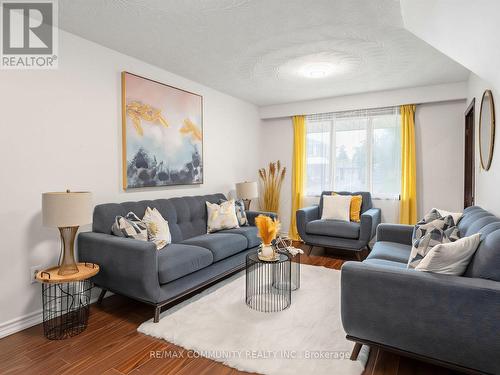 1397 Charles Drive, Burlington, ON - Indoor Photo Showing Living Room