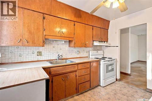 4904 Mckinley Avenue, Regina, SK - Indoor Photo Showing Kitchen