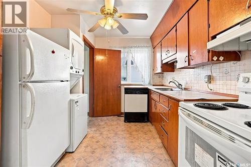 4904 Mckinley Avenue, Regina, SK - Indoor Photo Showing Kitchen