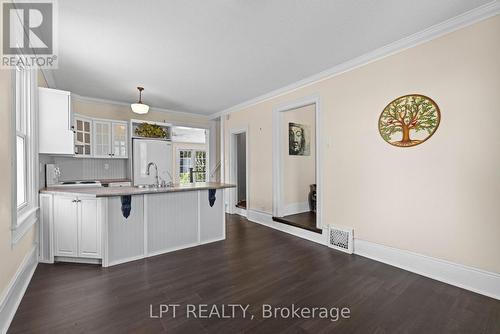 52 Parkside Drive E, Barrie, ON - Indoor Photo Showing Kitchen