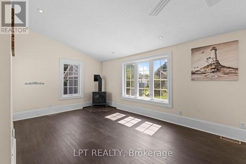 52 Parkside Drive E, Barrie, ON - Indoor