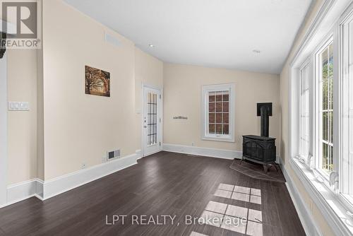 52 Parkside Drive E, Barrie, ON - Indoor