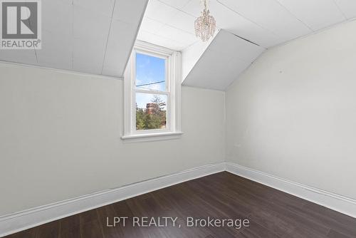 52 Parkside Drive E, Barrie, ON - Indoor Photo Showing Other Room