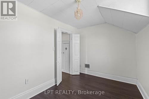 52 Parkside Drive E, Barrie, ON - Indoor Photo Showing Other Room