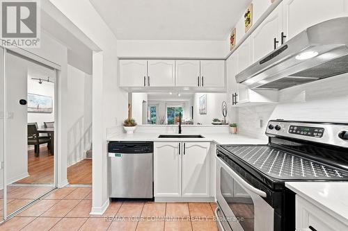11 - 210 Manitoba Street, Toronto, ON - Indoor Photo Showing Kitchen
