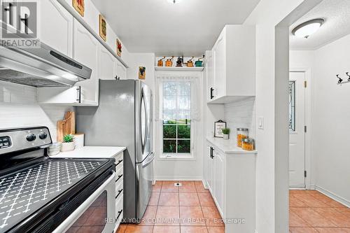 11 - 210 Manitoba Street, Toronto, ON - Indoor Photo Showing Kitchen