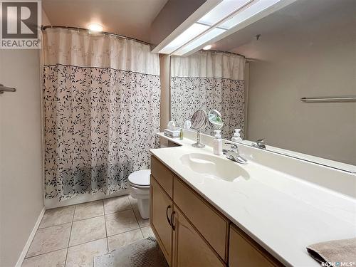 401 505 12Th Street E, Saskatoon, SK - Indoor Photo Showing Bathroom