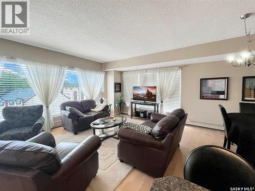 401 505 12Th Street E, Saskatoon, SK - Indoor Photo Showing Living Room