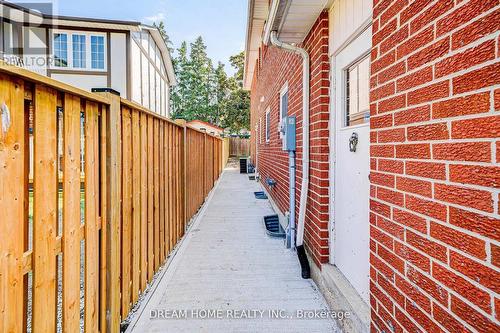 LOWER - 23 MANORCREST STREET , Brampton, Ontario L6S 2W7 2