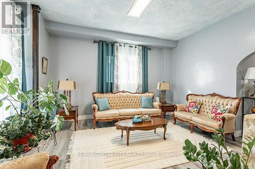52 Princess Avenue, St. Thomas, ON - Indoor Photo Showing Living Room