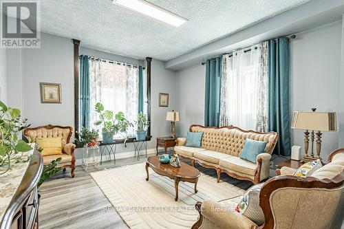 52 Princess Avenue, St. Thomas, ON - Indoor Photo Showing Living Room