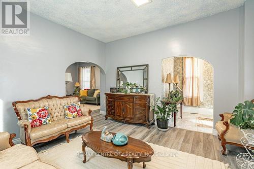 52 Princess Avenue, St. Thomas, ON - Indoor Photo Showing Living Room