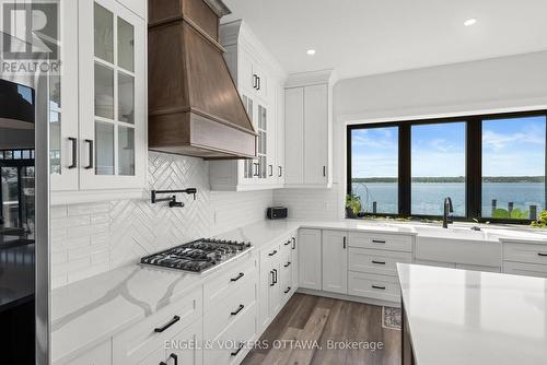 5 Shoreside Way, Augusta, ON - Indoor Photo Showing Kitchen With Upgraded Kitchen