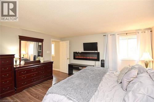 75 Josephine Drive, Hamilton, ON - Indoor Photo Showing Bedroom