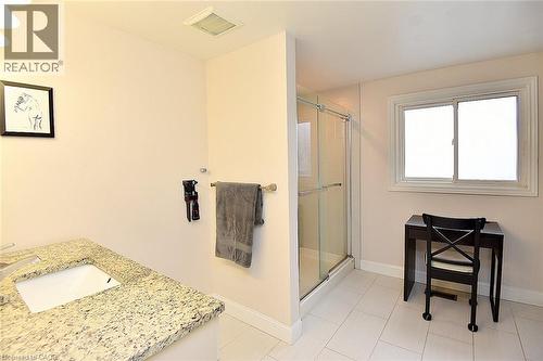 75 Josephine Drive, Hamilton, ON - Indoor Photo Showing Bathroom