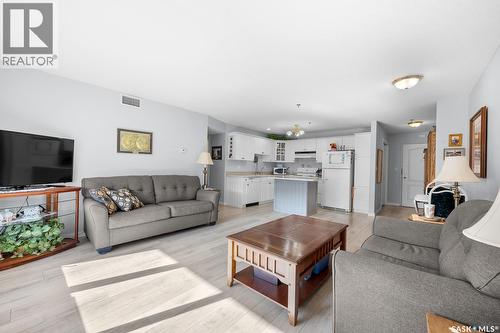 207 205 Mcintyre Street, Regina, SK - Indoor Photo Showing Living Room