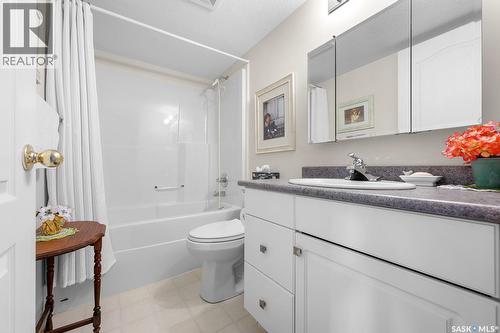 207 205 Mcintyre Street, Regina, SK - Indoor Photo Showing Bathroom