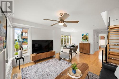 445 Edison Avenue, Ottawa, ON - Indoor Photo Showing Living Room