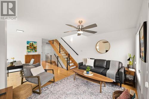 445 Edison Avenue, Ottawa, ON - Indoor Photo Showing Living Room