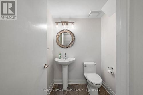 445 Edison Avenue, Ottawa, ON - Indoor Photo Showing Bathroom