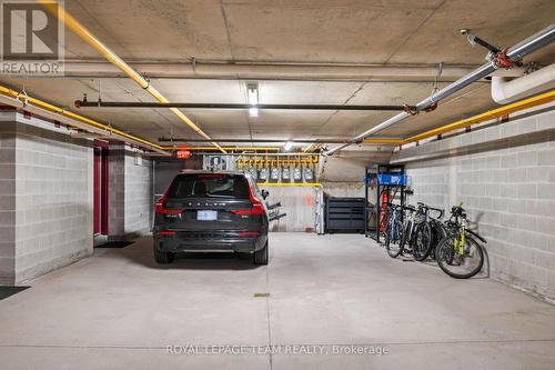 445 Edison Avenue, Ottawa, ON - Indoor Photo Showing Garage