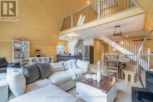 1490 Champlain Road, Tiny, ON - Indoor Photo Showing Living Room