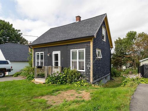 13 Central Street  Sydney, NS B1P 2A7