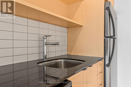 1804 - 324 Laurier Avenue W, Ottawa, ON - Indoor Photo Showing Kitchen