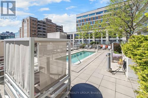 1804 - 324 Laurier Avenue W, Ottawa, ON - Outdoor With In Ground Pool