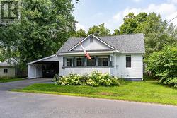 570 PINEDALE ROAD  Gravenhurst (Muskoka (S)), ON P1P 1M1
