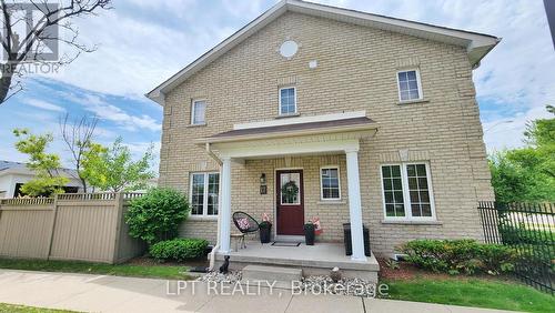17 SILVER MAPLE CRESCENT  Barrie, ON L4N 0Y4