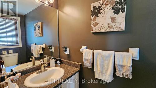 17 Silver Maple Crescent, Barrie, ON - Indoor Photo Showing Bathroom