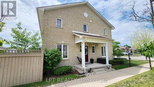 17 Silver Maple Crescent, Barrie, ON - Outdoor