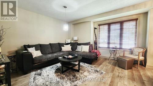 17 Silver Maple Crescent, Barrie, ON - Indoor Photo Showing Living Room