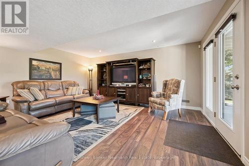 70 Bathgate Drive, Guelph (Kortright East), ON - Indoor Photo Showing Living Room