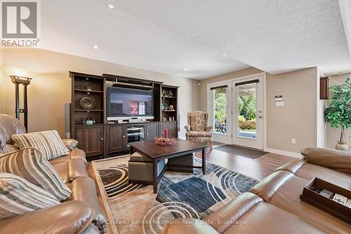 70 Bathgate Drive, Guelph (Kortright East), ON - Indoor Photo Showing Living Room