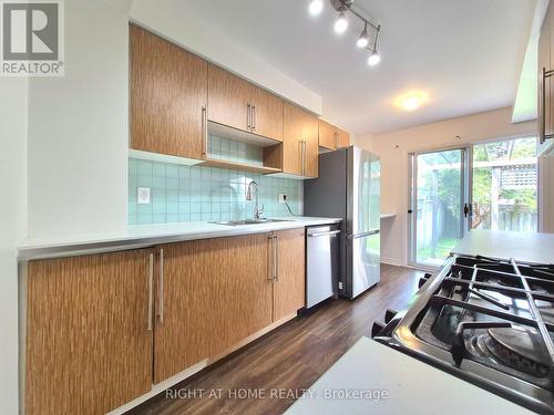 21 Mccullock Crescent, Ajax, ON - Indoor Photo Showing Kitchen