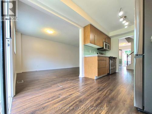 21 Mccullock Crescent, Ajax, ON - Indoor Photo Showing Kitchen