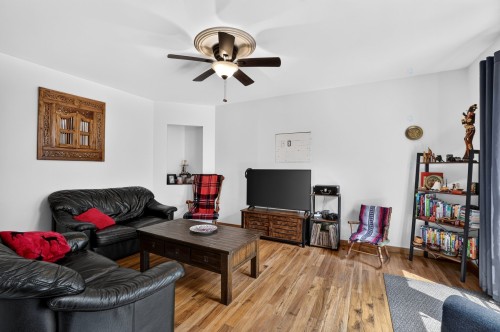Salon - 115 57E Avenue, Saint-Côme, QC - Indoor Photo Showing Living Room