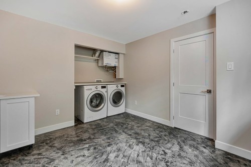 Salle de lavage - 44 Ch. Davidson, Chelsea, QC - Indoor Photo Showing Laundry Room