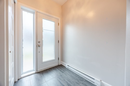 Hall d'entrée/Vestibule - 18261 Rue De Chenonceau, Mirabel, QC - Indoor Photo Showing Other Room