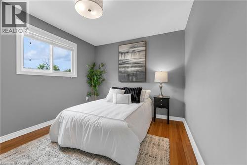 266 London Street S, Hamilton, ON - Indoor Photo Showing Bedroom