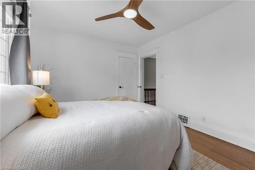 266 London Street S, Hamilton, ON - Indoor Photo Showing Bedroom