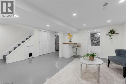 266 London Street S, Hamilton, ON - Indoor