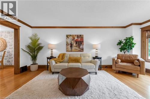 266 London Street S, Hamilton, ON - Indoor Photo Showing Living Room